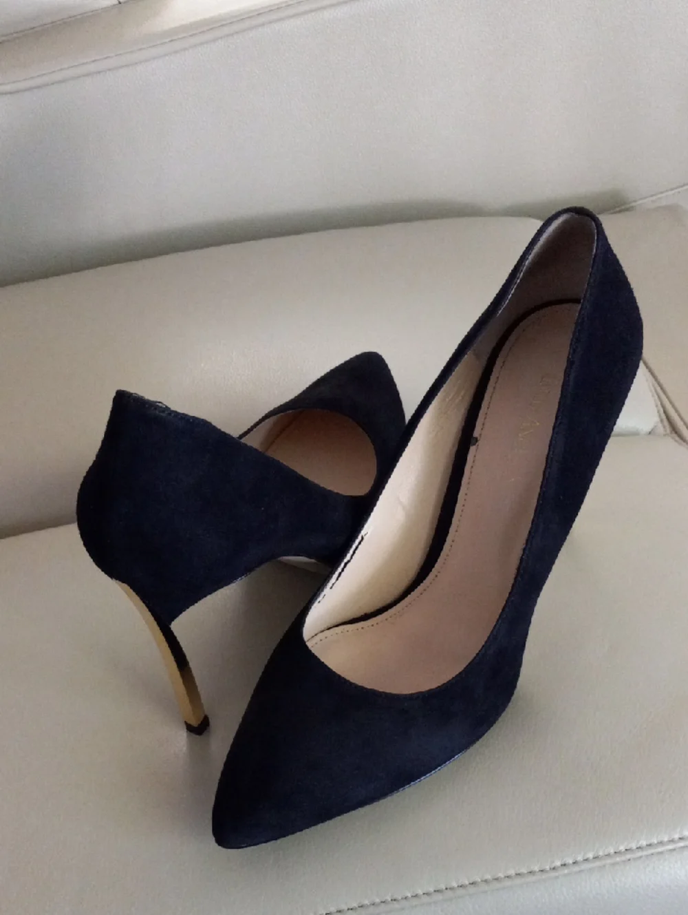 Enzo Angiolini Black Suede Pointed Toe Pumps with Gold Stiletto Heel Size 10M